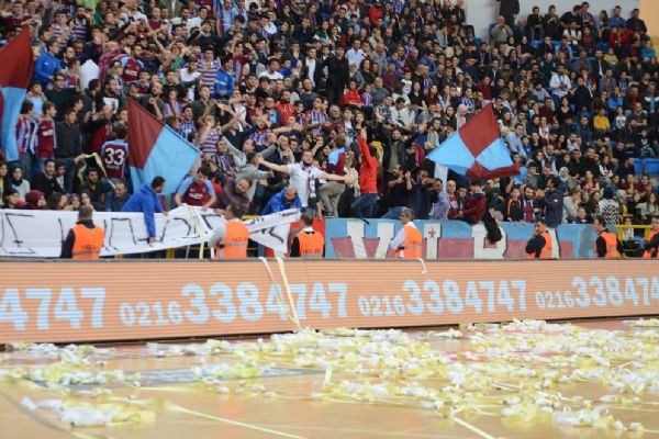 Trabzonspor - Fenerbahçe maçında gerginlik