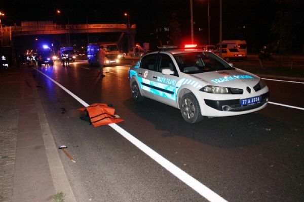 Yalova'da anne ile kızına minibüs çarptı: 2 ölü