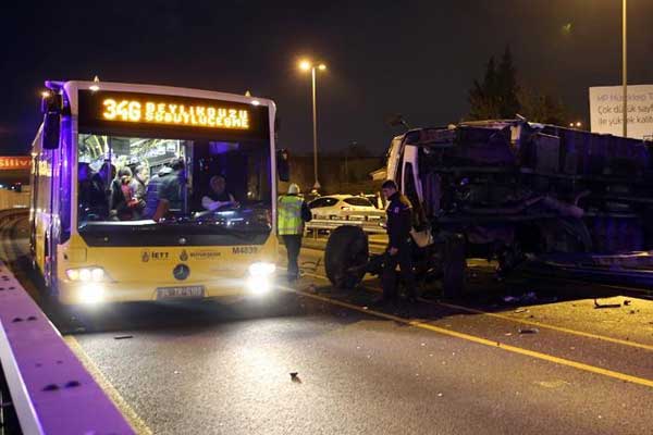 Yoğun sis uçak seferlerini iptal ettirdi