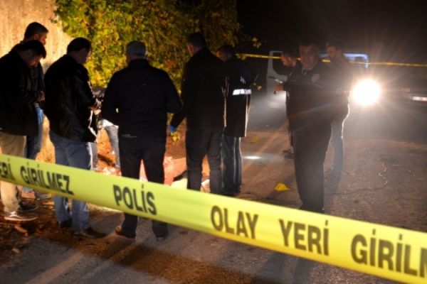 Adana'da sokak ortasında tabancayla öldürüldü