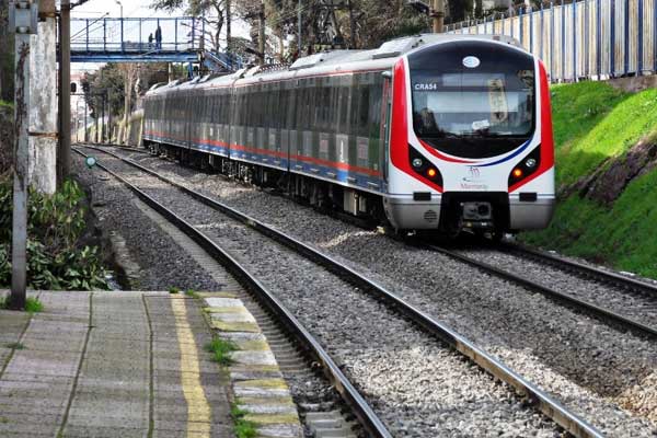 Bakan Arslan: İstanbul'un banliyö hattında günde 1,5 milyon yolcu taşınacak