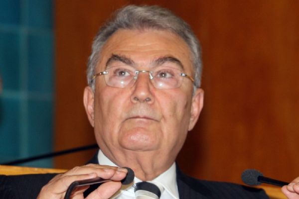 Deniz Baykal'a Almanya'ya götürüldü