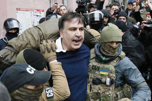 Eski Gürcistan Devlet Başkanı intihar etmeye çalıştı