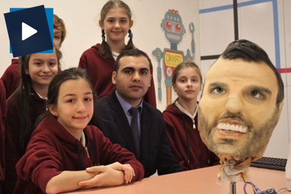 Ortaokul öğrencilerinin yaptığı robot her soruya cevap veriyor
