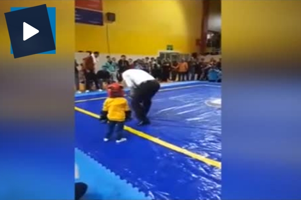 Minik çocukları dövüştürenlere büyük tepki!