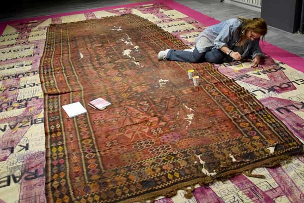 Asırlık kilimler dünyaya anlatılacak