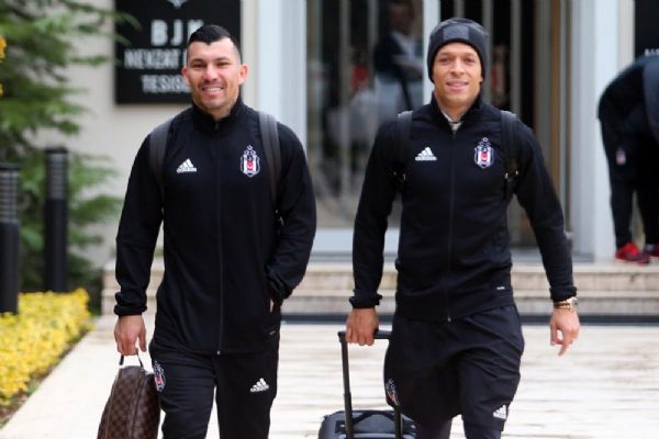 Beşiktaş Almanya'ya eksik gitti