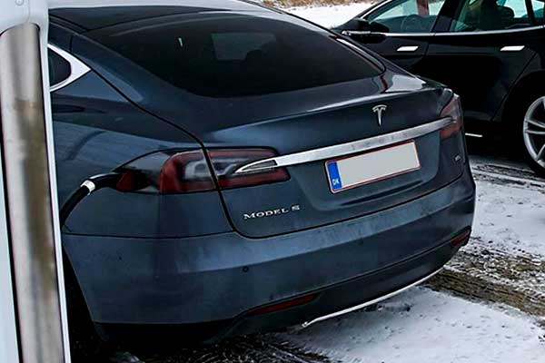 Tesla'ya Türk şarj