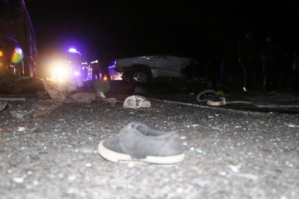 Diyarbakır'da otomobil paramparça oldu: 2 ölü, 2 yaralı