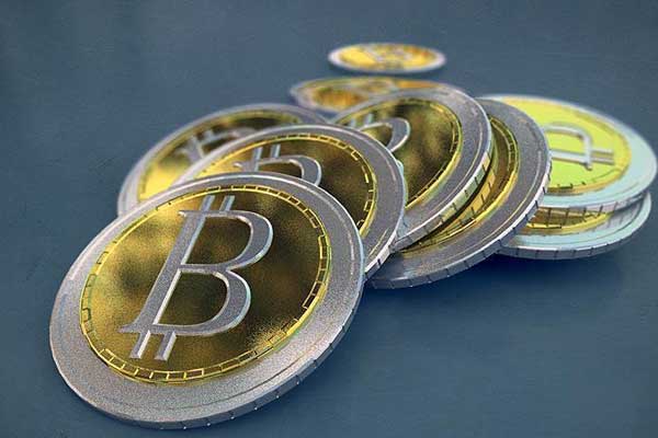 Bitcoin 12 bin doları geçti