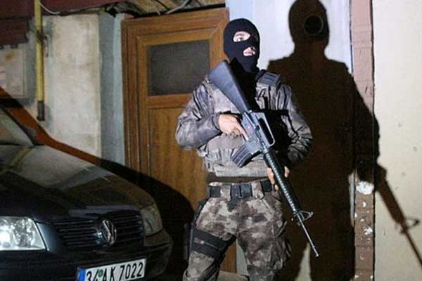 İstanbul'da FETÖ'cülere şafak baskını