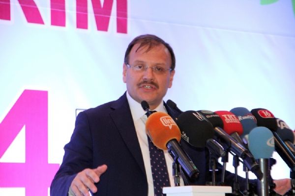 Bir tepki de Hakan Çavuşoğlu'ndan geldi