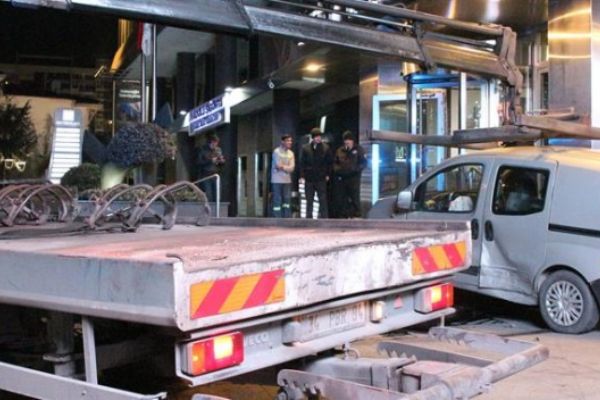 Şişli'de kaza: 2 kişi yaralandı