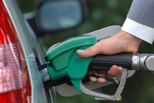 Benzin fiyatlarına indirim geliyor!