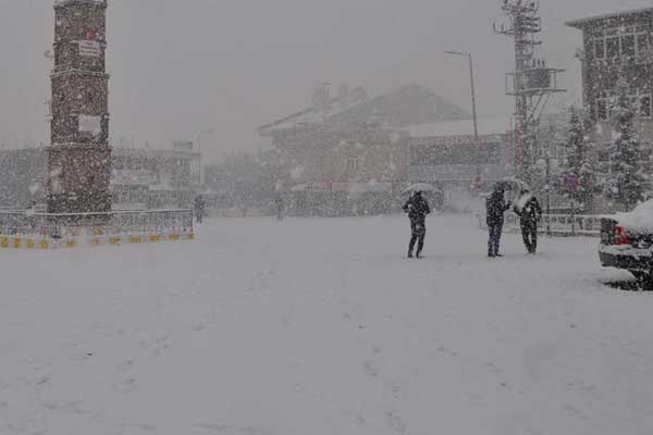 Siirt'te eğitime kar engeli