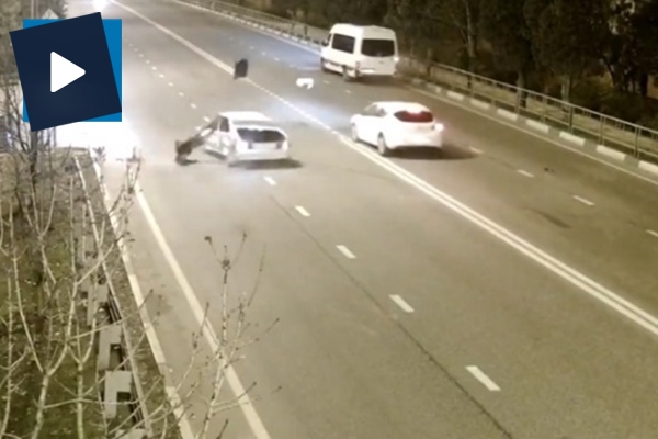 Yolcu camdan fırlayıp yola düştü