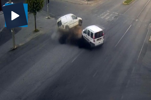 Kurallara uymayan sürücüler kazalara yol açtı