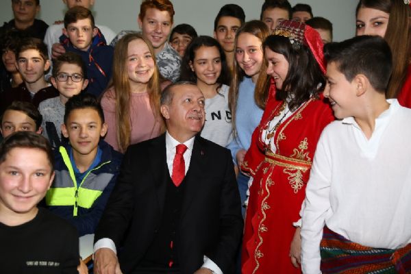 Erdoğan'dan Celal Bayar Lisesi'ne ziyaret