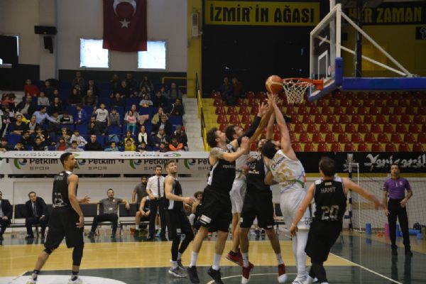 Petkim Spor, Bakırköy Basket'e mağlup oldu