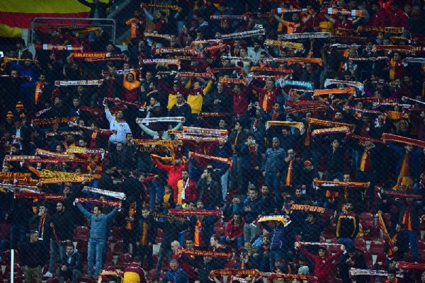 Tribünlerden 'istifa' sesleri yükseldi