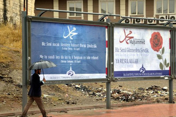 Diyarbakır'da asılan afişe 'afişli' tepki