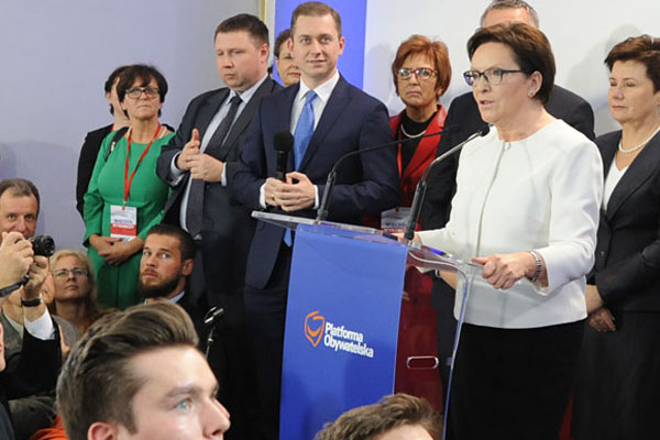 Polonya'da seçimlerin galibi kim oldu?