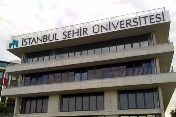 Şehir Üniversitesi'nde istifa depremi