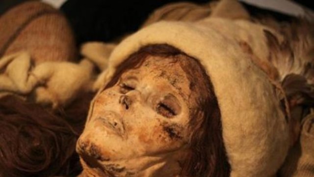 Annesini mumyalayıp maaşını çekti