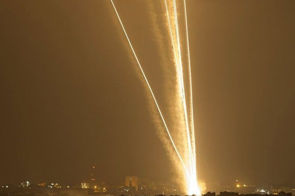 İsrail uçakları Gazze'yi vurdu