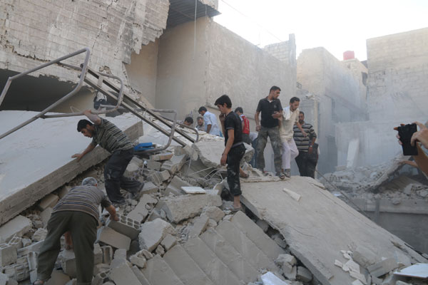 Esed rejimi havadan sivilleri vurdu