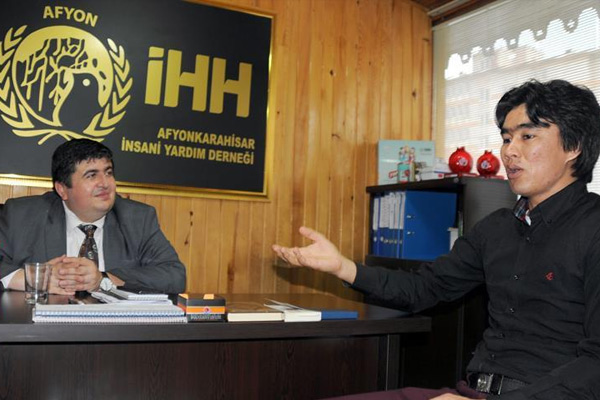 Aldığı bursla ülkesindeki yetimlere destek oluyor