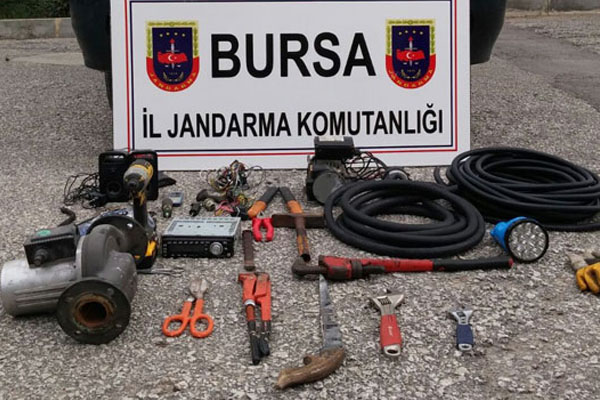 Jandarmadan mazot hırsızlarına baskın