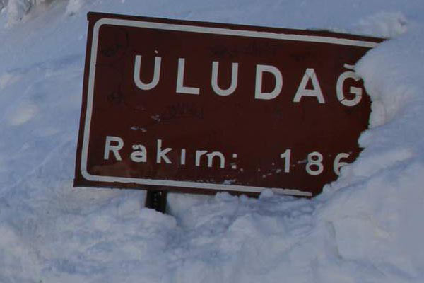 Uludağ'a mevsimin ilk karı yağdı