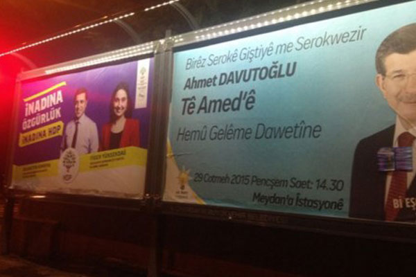 Düşündüren seçim afişi