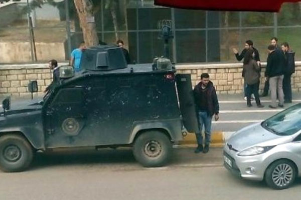 Silvan'da iki aktivist gözaltına alındı