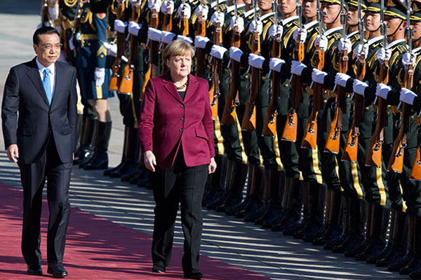 Çin’de Merkel için resmi tören