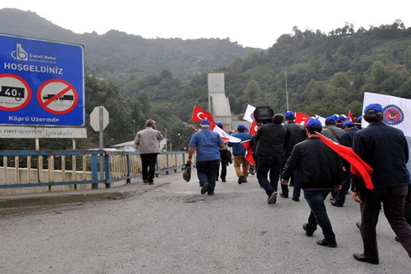 Bakır işçileri grevde