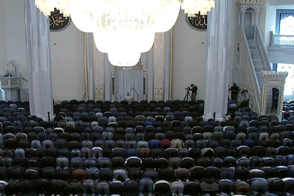 Görmez Moskova’da cuma namazı kıldırdı