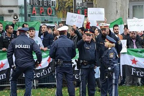 Viyana'da 'Esed' karşıtı protesto
