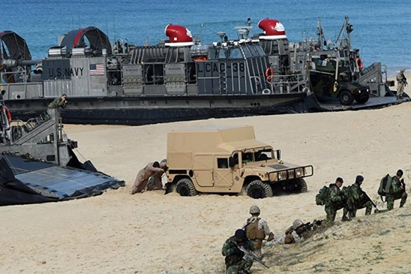 Sicilya halkı NATO'nun tatbikatına karşı