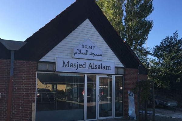 Müslümanlara ait dernek binası kundaklandı