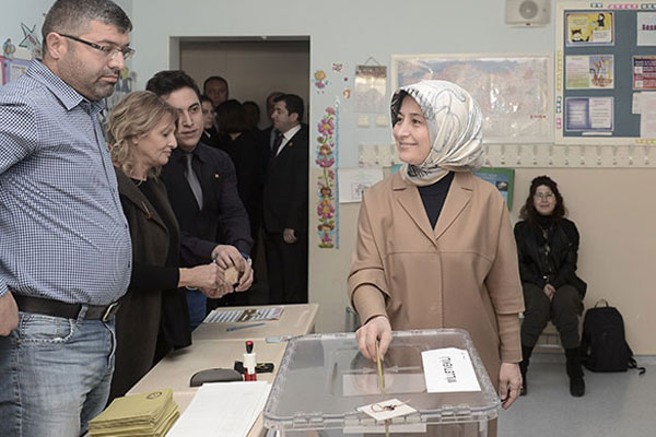 Sare Davutoğlu oyunu kullandı