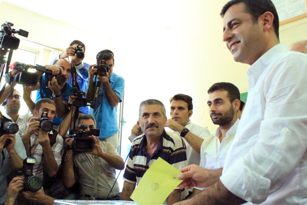 Selahattin Demirtaş oyunu kullandı