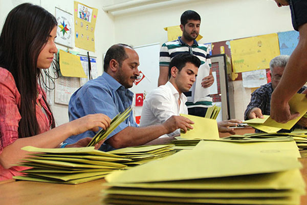 Bazı illerde oy verme işlemi tamamlandı