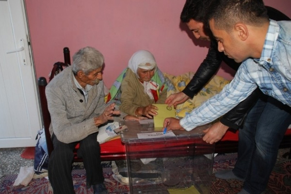 Batman'da 2 kişi için sandık kuruldu