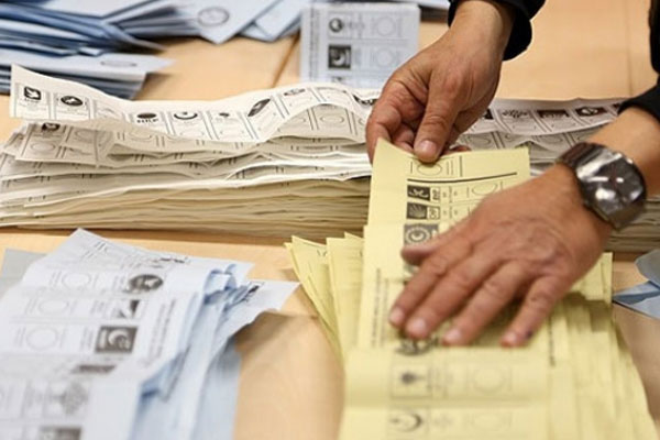 İstanbul'da oy sayımı başladı