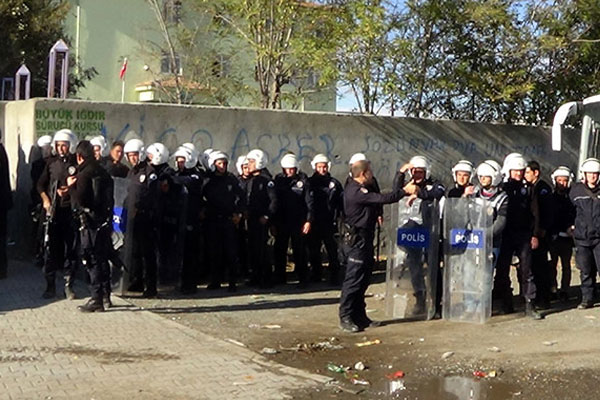 Iğdır'da AK Parti adayına saldırı