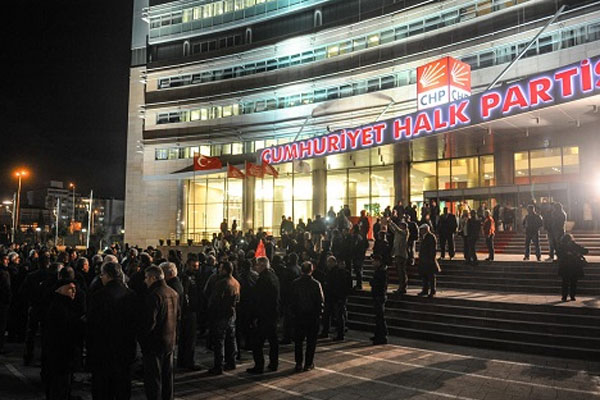 CHP Genel Merkezi önünde silah sesleri