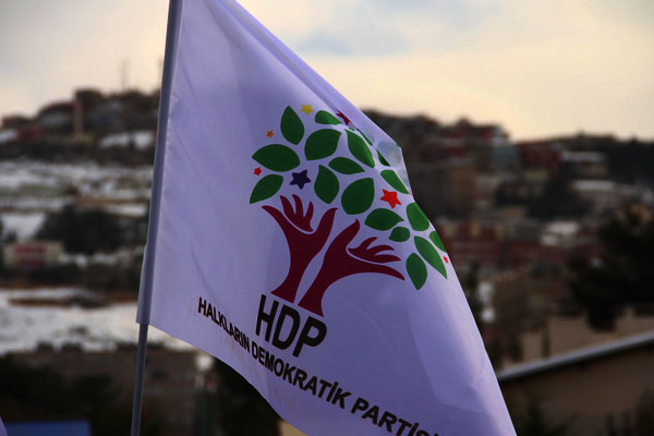 HDP'de sosyete şaşkınlığı