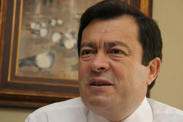 Bağımsız aday 14 partiyi solladı